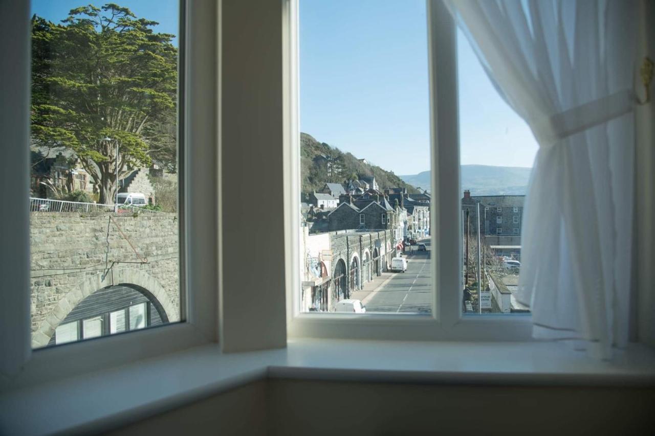 Bed and Breakfast The Royal à Barmouth Extérieur photo